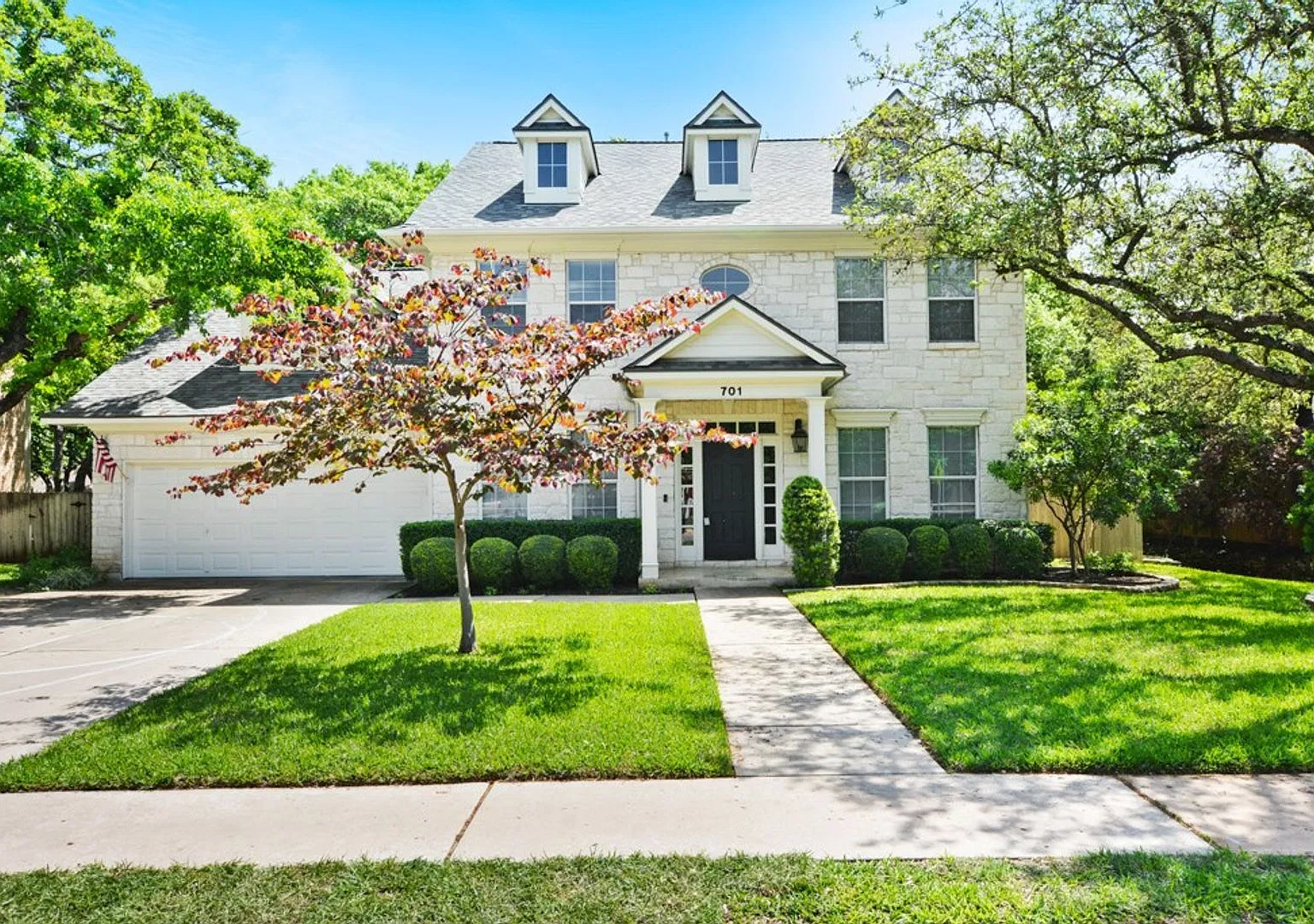 Beautifully Updated 4 Bedroom, 2.5 Bathrooms, 2-Story Home in West Round Rock! — Photo 1