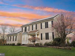 17 Winding Way, Mount Laurel, NJ 08054