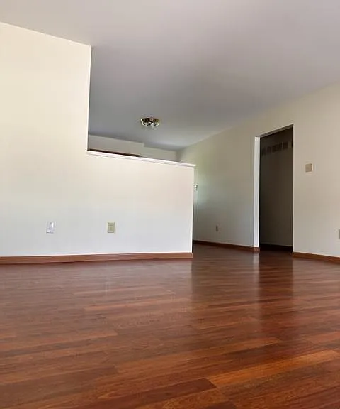 37 Joan Dr — Photo 10
