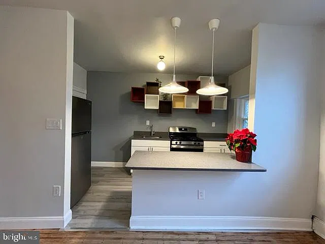 3 bed, 1.0 bath, 960 sqft, $1,600 — Photo 2