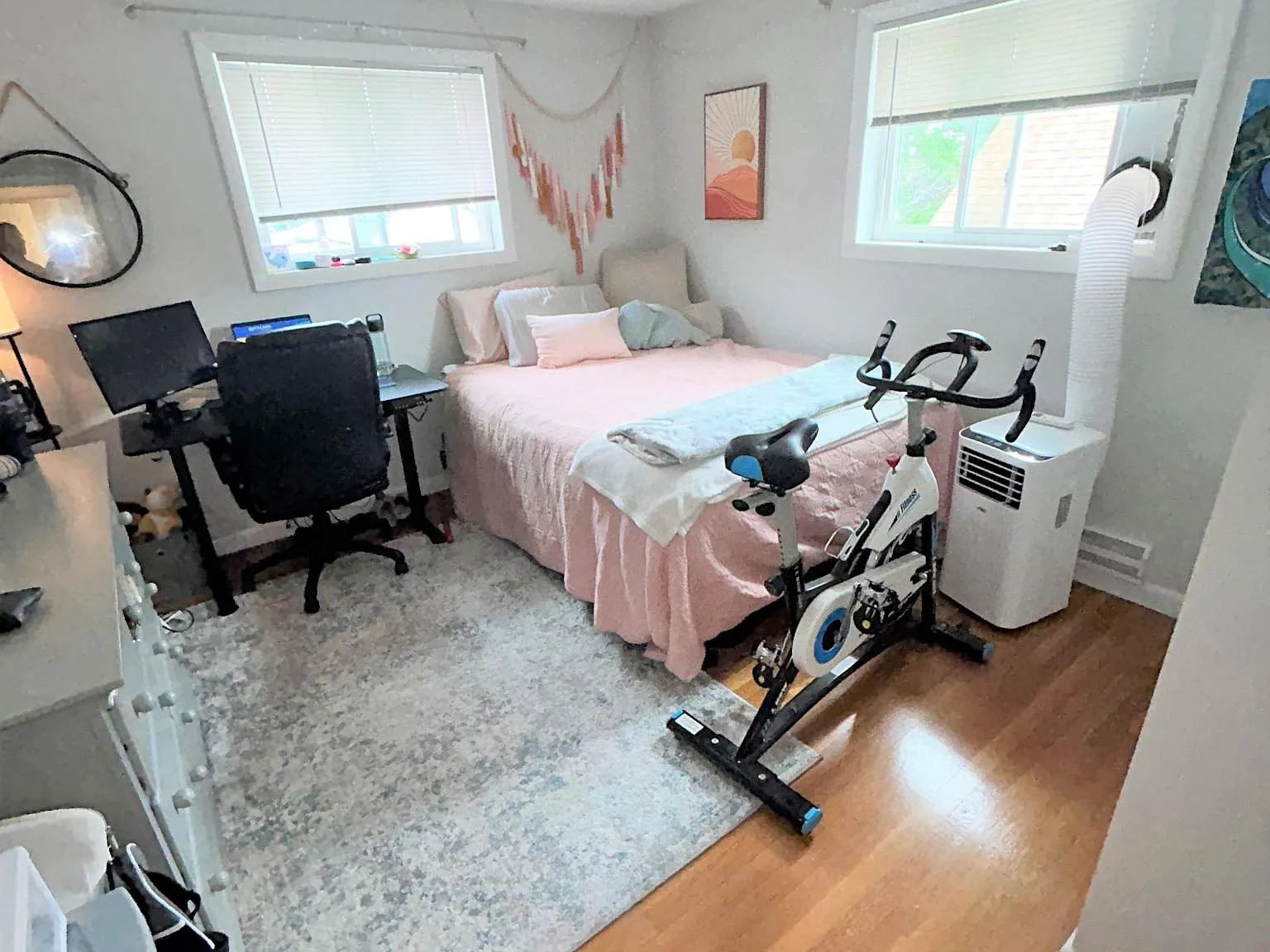 2 bed, 725 sqft, $2,400 — Photo 2