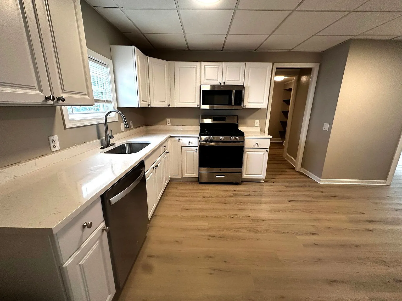 1 bed, 1.0 bath, $1,895 — Photo 2