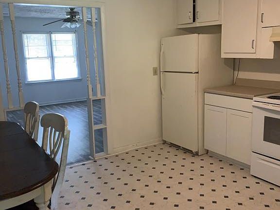 5th image of 3527 Rose Ln #B