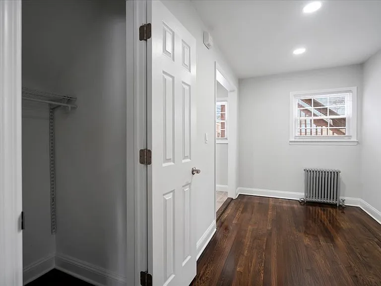 Hilltop Manor Apartments — Photo 16