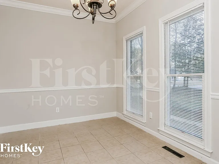 5300 Oglethorpe Ct — Photo 8
