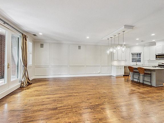 5th image of 2461 N Lincoln Ave Unit 2N