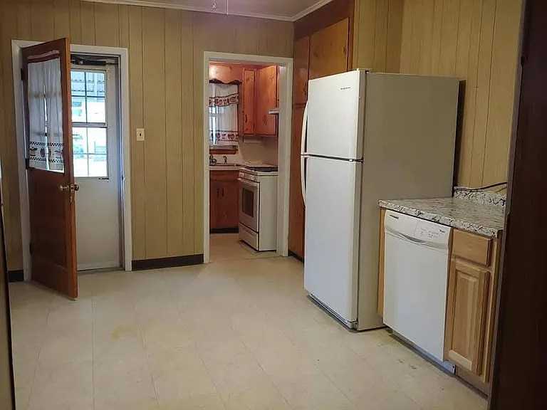 541 Baer Ave — Photo 3