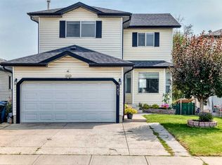 151 W Applestone Park SE, Calgary, AB T2A 7W2