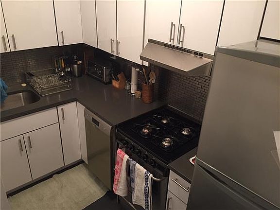 2nd image of 300 E 71st St APT 17S
