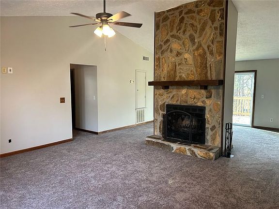 4th image of 343 Knollwood Ln