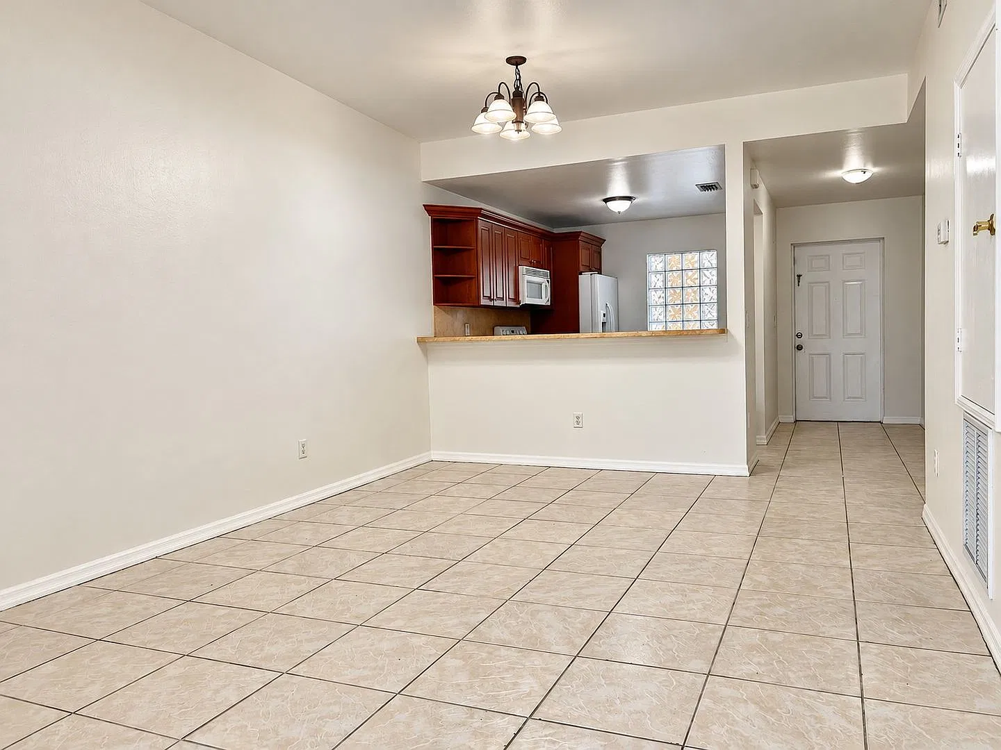 4606 Se 5th Ave — Photo 3