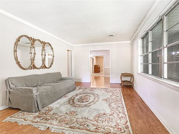 5th image of 2240 Hyman Pl