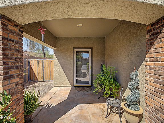 3rd image of 934 E Saddleback Place