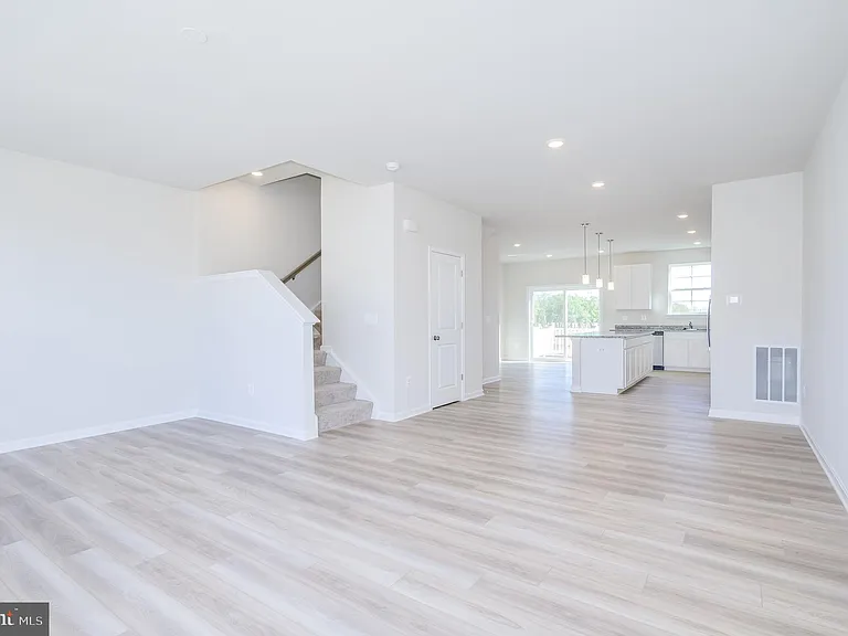 450 Seeback Dr — Photo 11