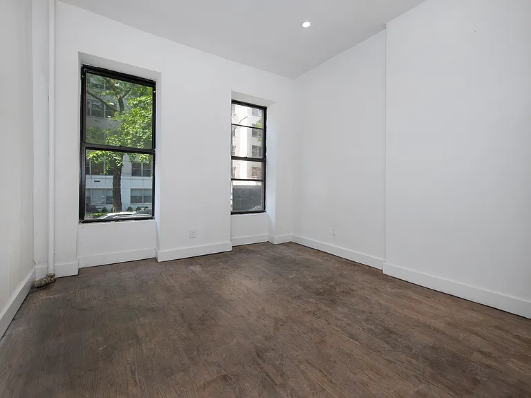 359 W 22nd St #GARDEN — Photo 5