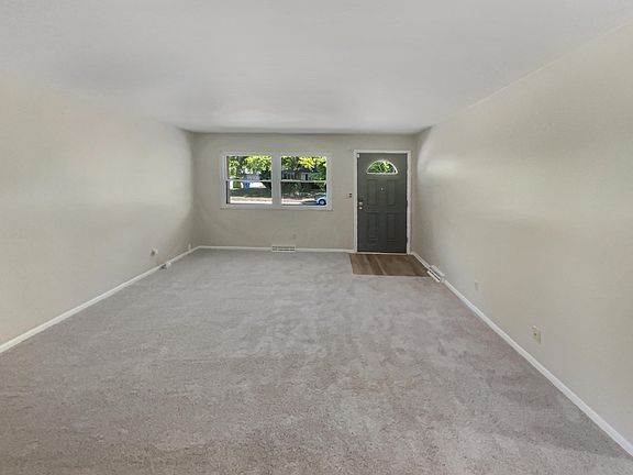 3rd image of 4793 Almont Dr