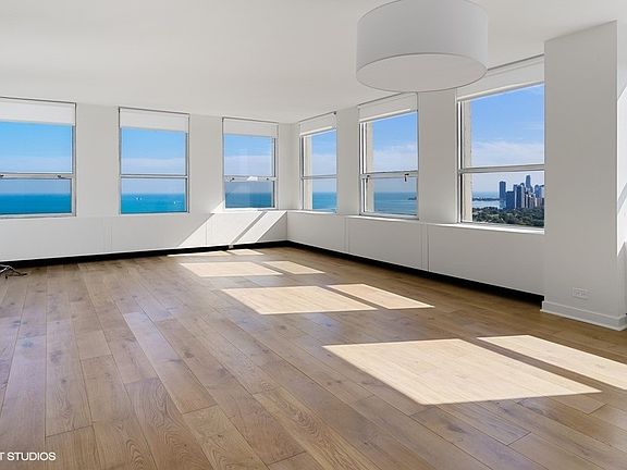 4th image of 2626 N Lakeview Ave #4108-4106