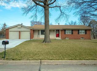 8418 E Peach Tree Ln, Wichita, KS 67207