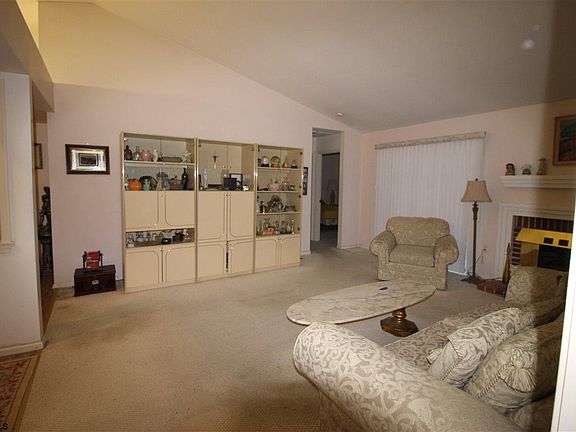 4th image of 529 Saratoga Pl