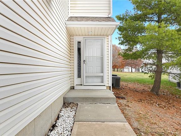 2nd image of 1327 SE Broadway Cir