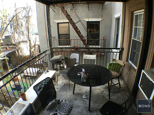 Rented by Bond New York | media 27