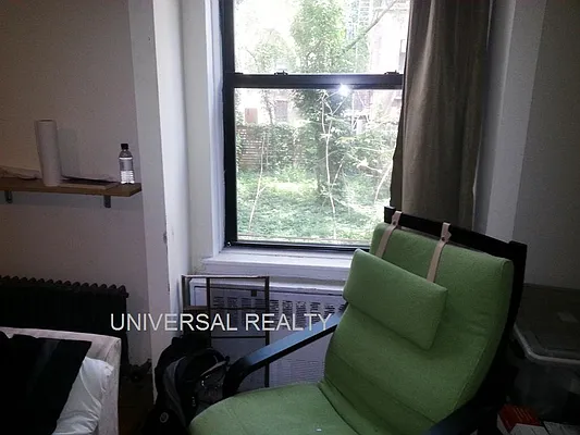 Rented by Universal Realty Group | media 25