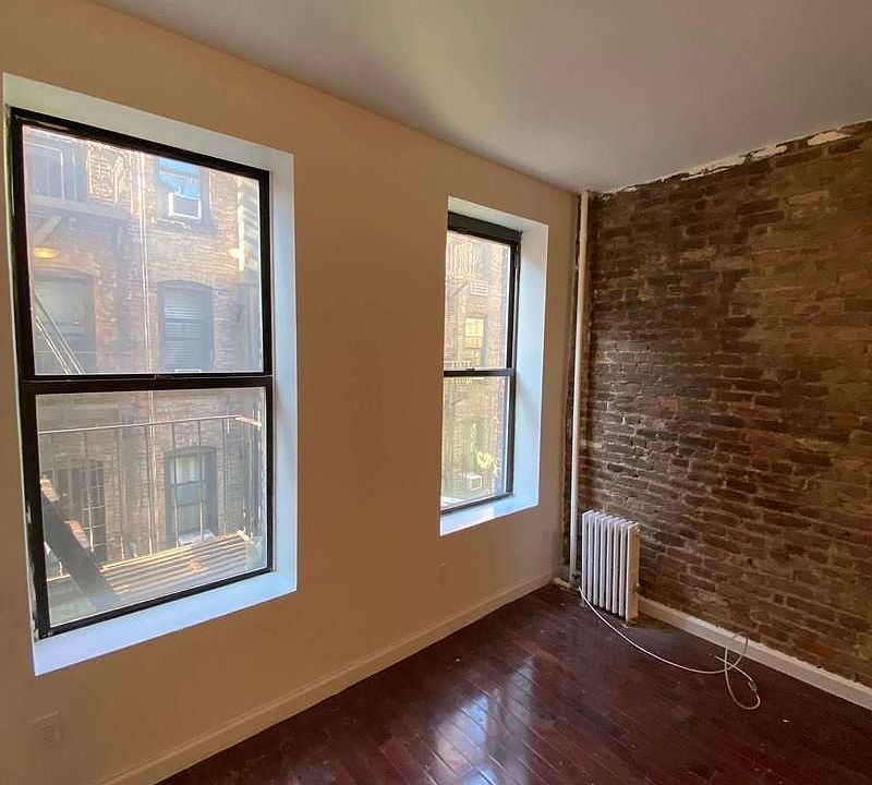 1st image of 107 Thompson St #2R