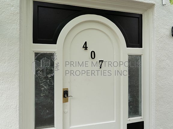 3rd image of 407 NE 45th St