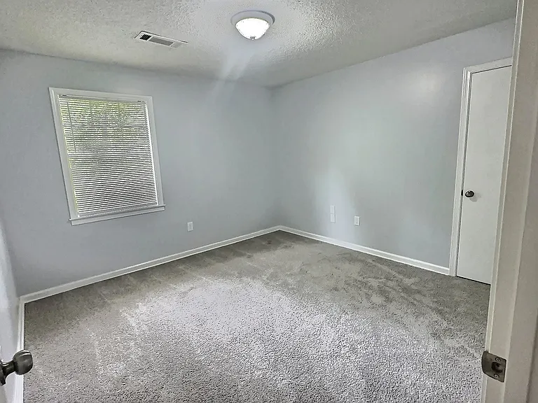 1562 Holly Hill Dr — Photo 15