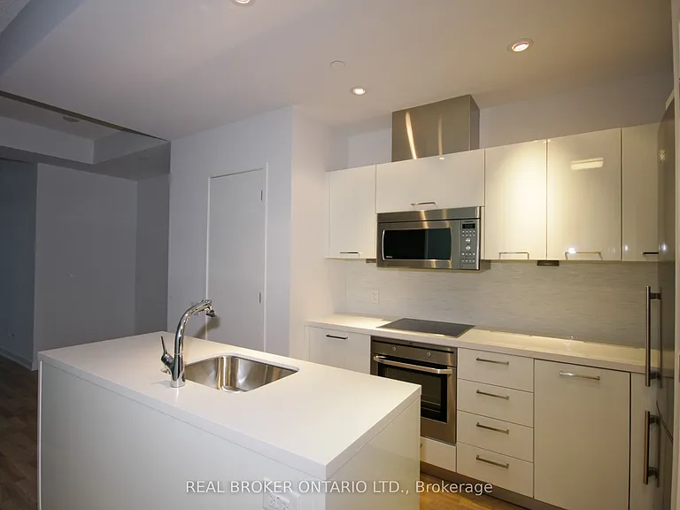 90 Park Lawn Rd #702 — Photo 6