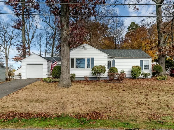 14 Hadley St, Springfield, MA 01118