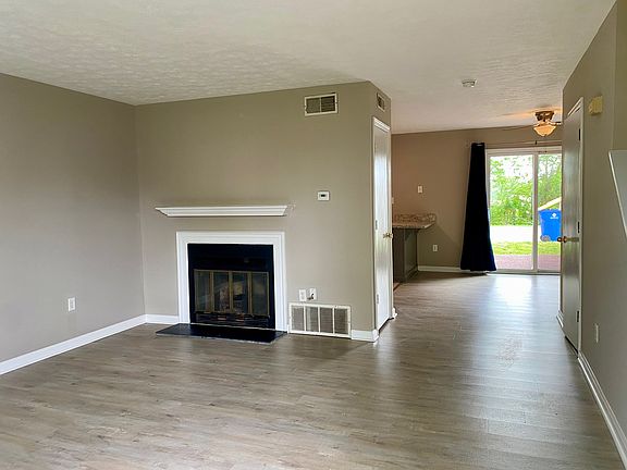 5th image of 134 Westwood Cir APT A