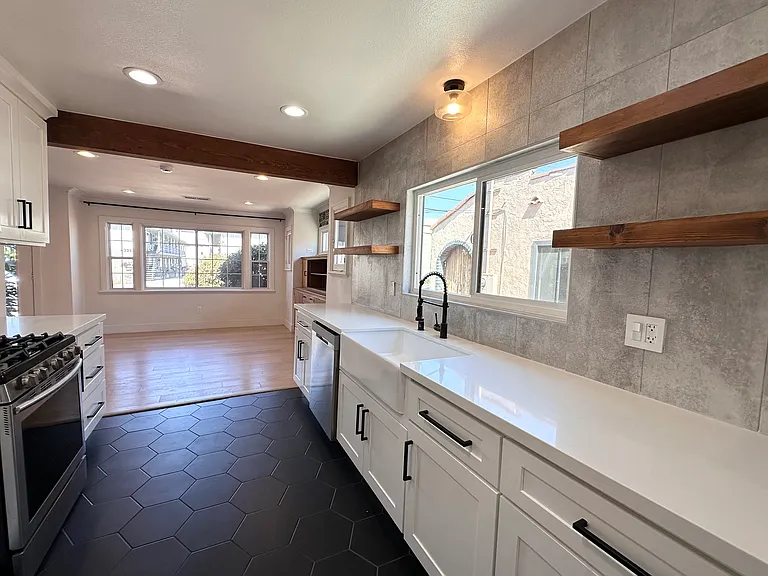 4336 Toland Way — Photo 13