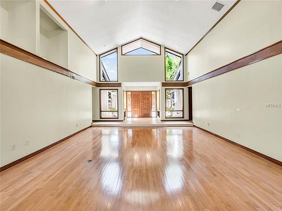 4th image of 1301 Majestic Oak Dr