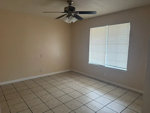 3710 Pine St — Photo 4