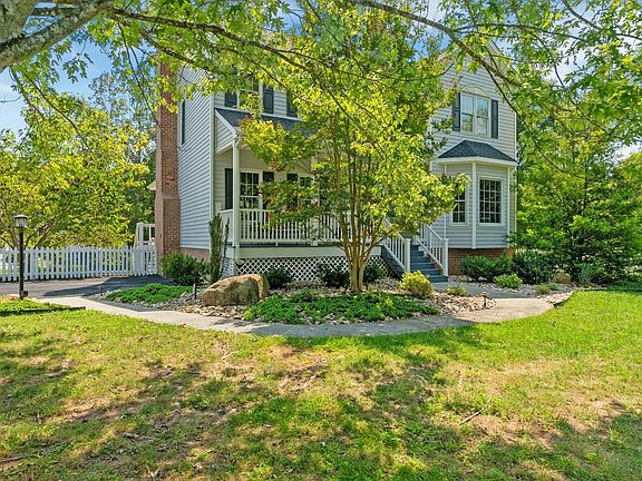 3rd image of 201 Mullbury Pl
