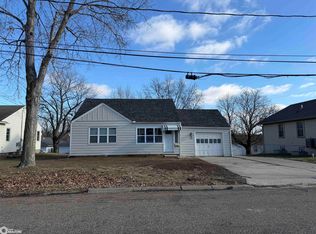 118 Geneva Dr, Oskaloosa, IA 52577