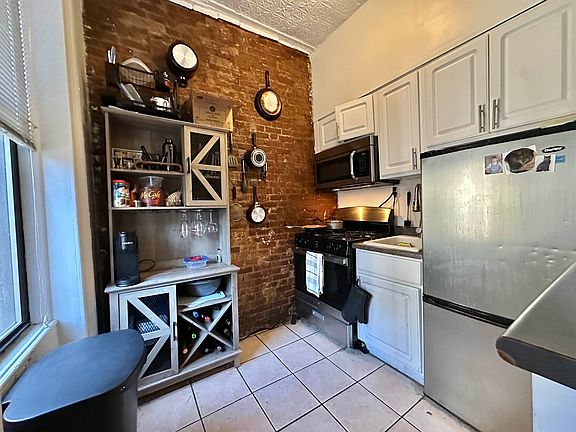 5th image of 370 W 46th St APT 2