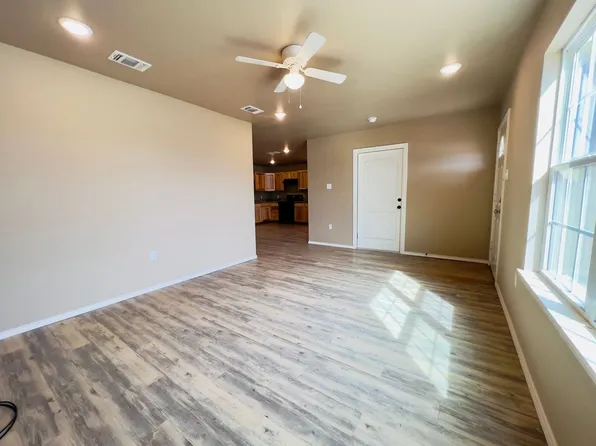 2203 E Main St, Lubbock, TX 79403