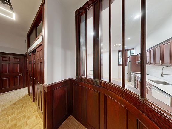 5th image of 138 Calyer St #1