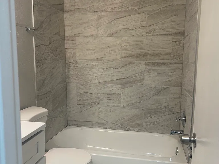 1533 S Bronough St — Photo 14