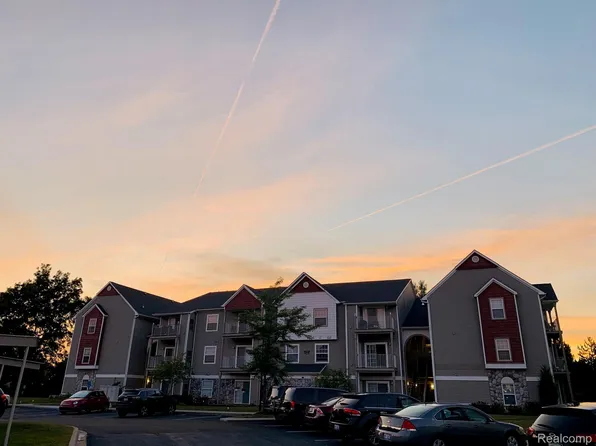 15240 Silver Pkwy APT 306, Fenton, MI 48430