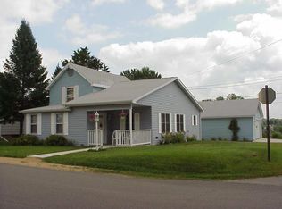 704 Montgomery Ave, East Dubuque, IL 61025