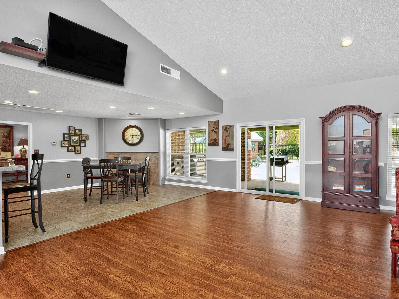 North Bluff Apartments — Photo 4