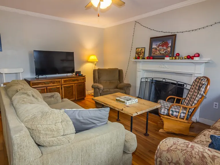 127 Clemson St — Photo 3
