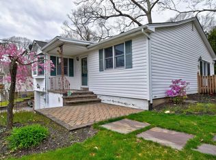 387 Locust Dr, Rocky Point, NY 11778