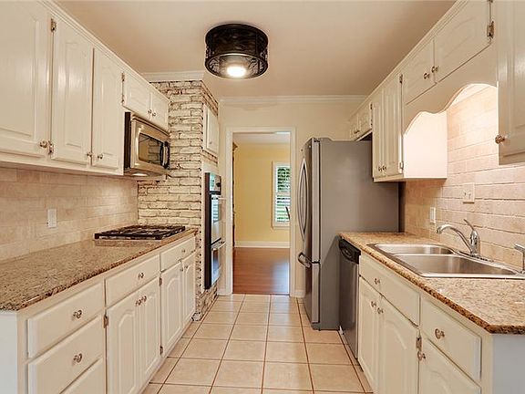 3rd image of 114 Laurelwood Dr