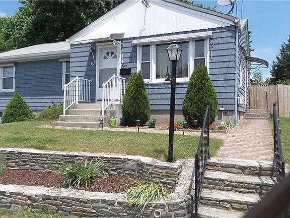 3rd image of 8 Buehler Dr