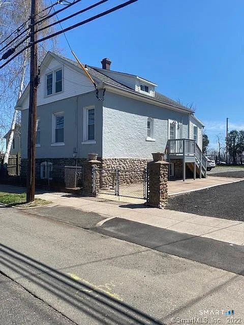 4 bed, 2.0 bath, 1932 sqft, $2,700 — Photo 2