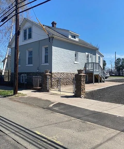 92 Terrace Ave — Photo 2